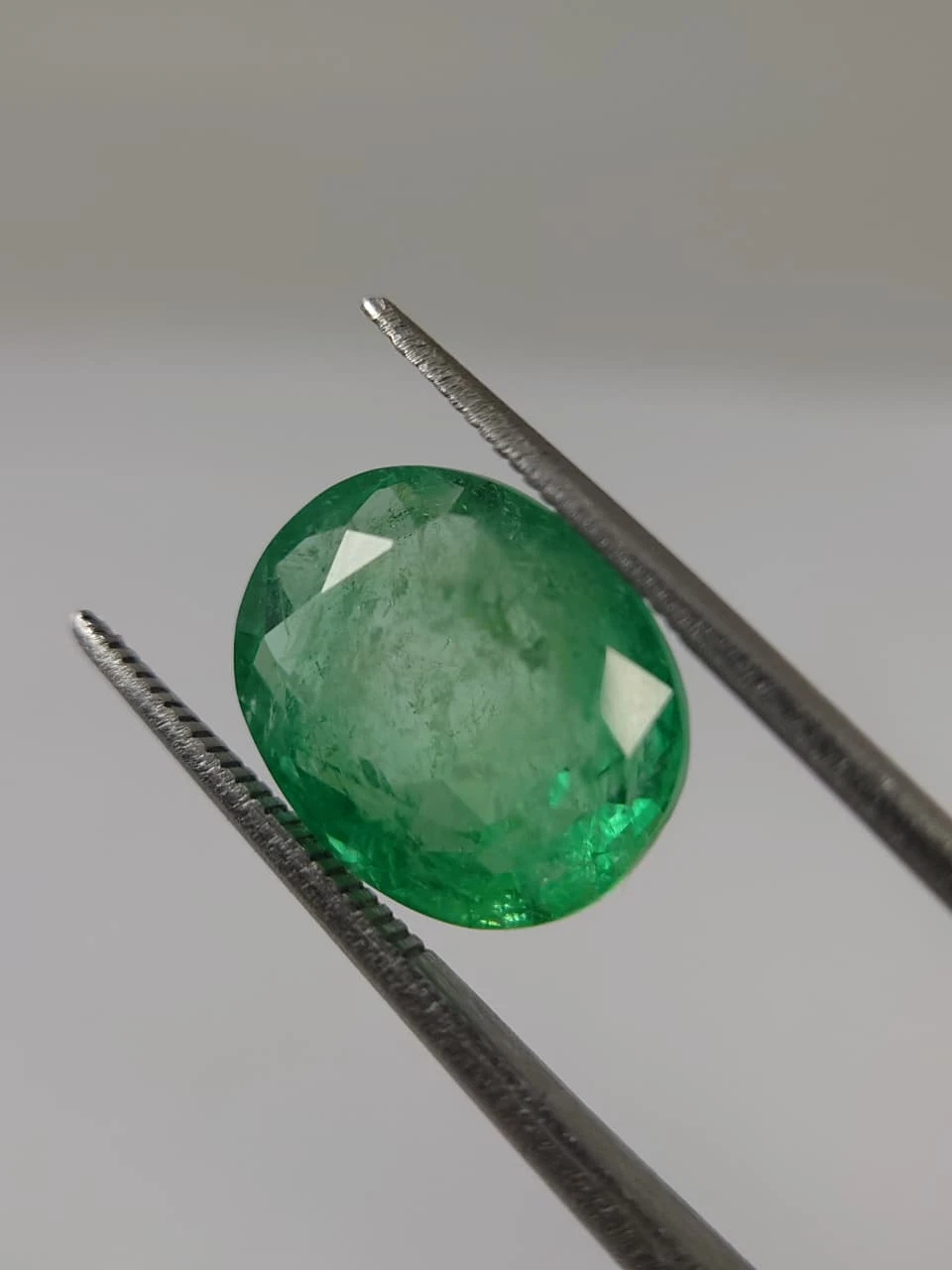 7.9ct Oval Faceted Monir Oiled Panjshir Emerald from Afghanistan — view 1